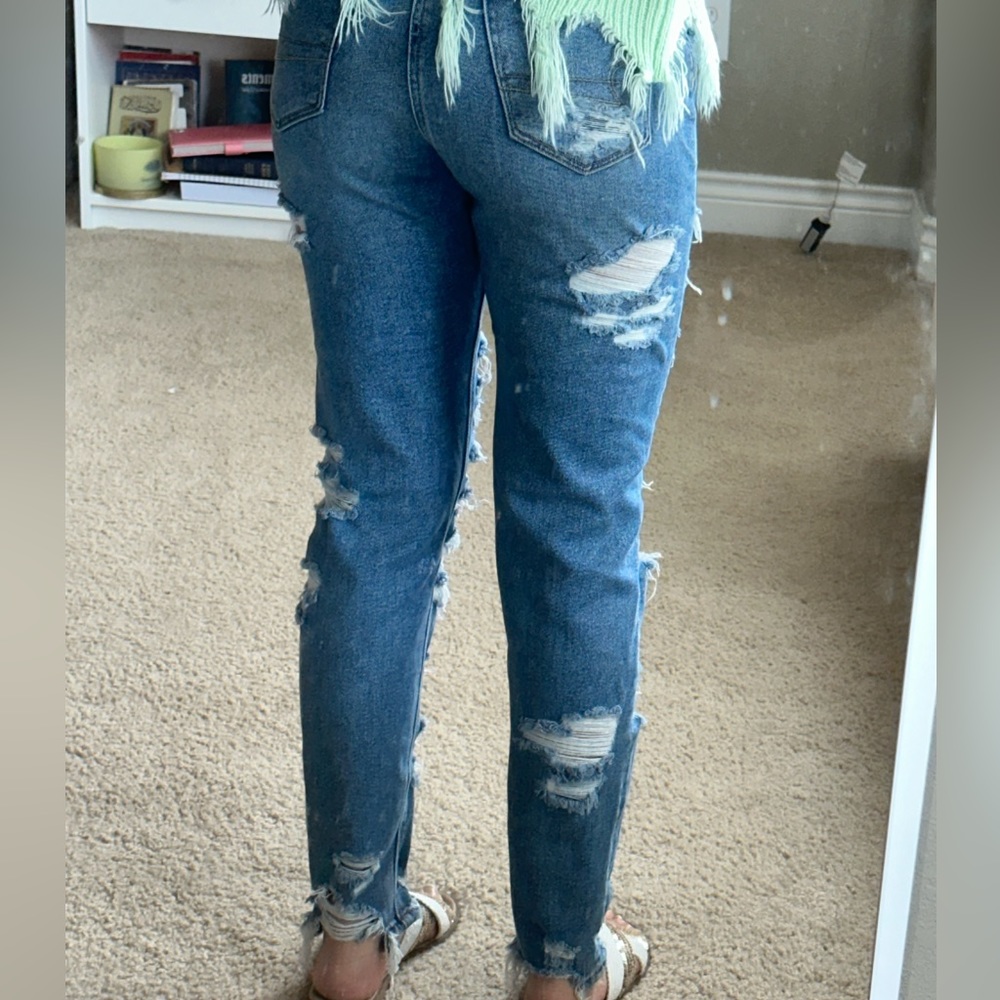 Ripped stretchy American eagle jeans